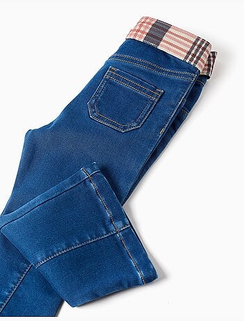 Uitlopende jeans met zakken en geruite riem