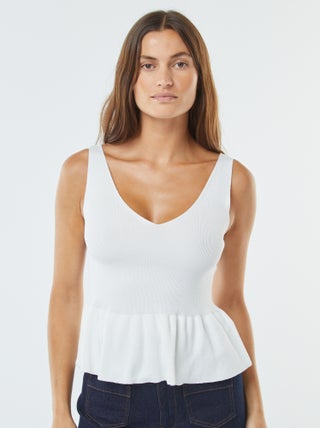 Uitlopende singlet van ribtricot