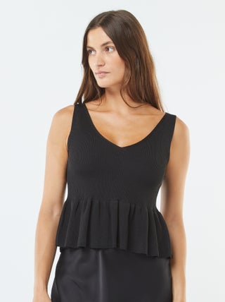 Uitlopende singlet van ribtricot