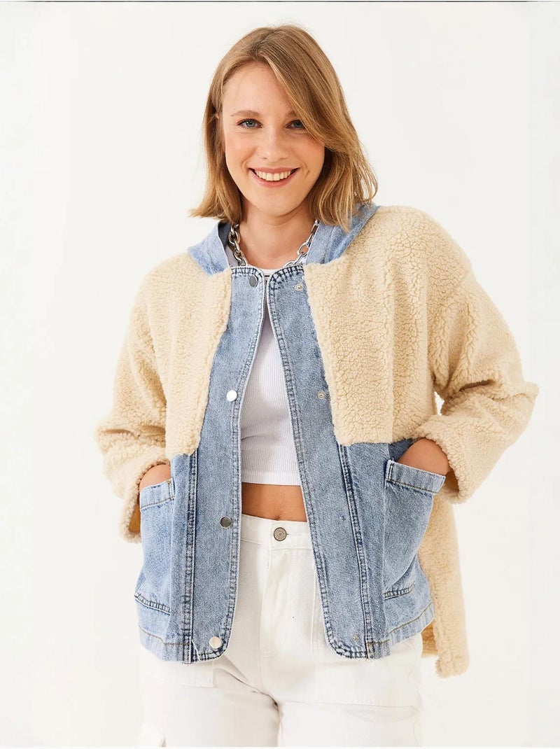 Veste à capuche en fausse fourrure avec détails en denim lucci Beige argile - Kiabi