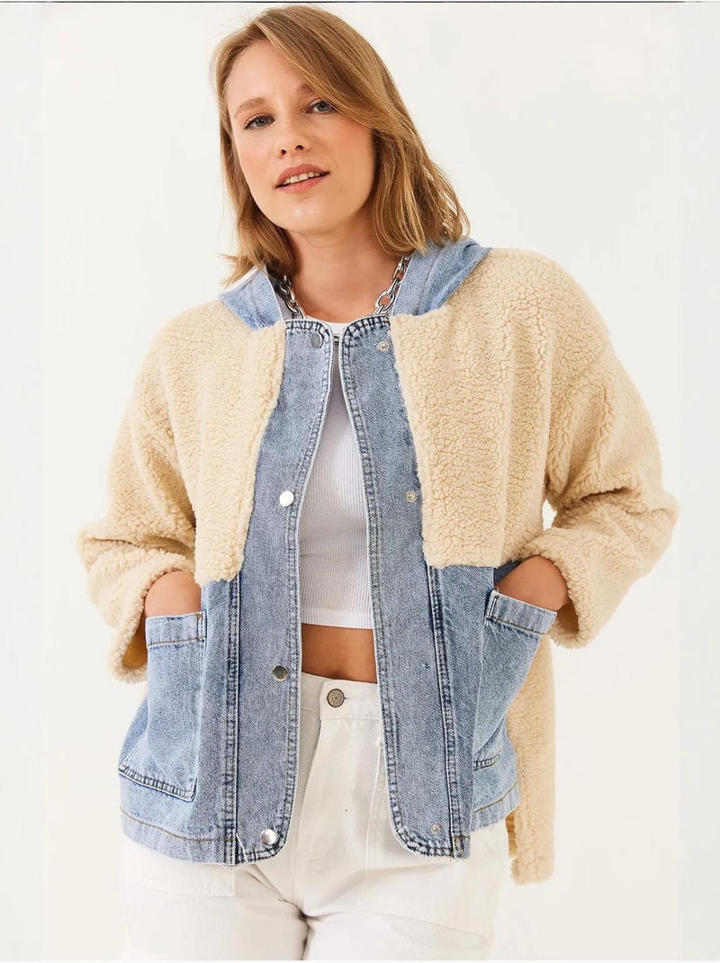 Veste à capuche en fausse fourrure avec détails en denim lucci Beige argile - Kiabi