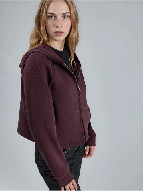 Veste à capuche zippée avec détails élastiques busem - Kiabi Veste à capuche zippée avec détails élastiques busem - Kiabi