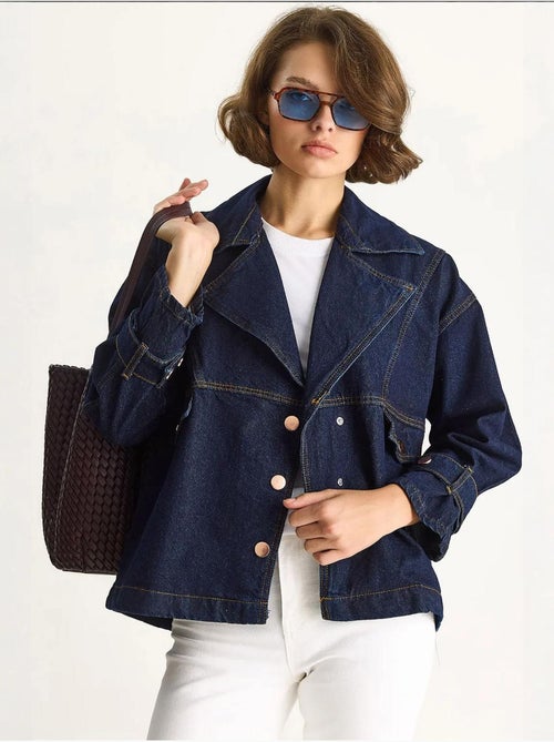 Veste boutonnée à col chemise en jean lucci - Kiabi Veste boutonnée à col chemise en jean lucci - Kiabi