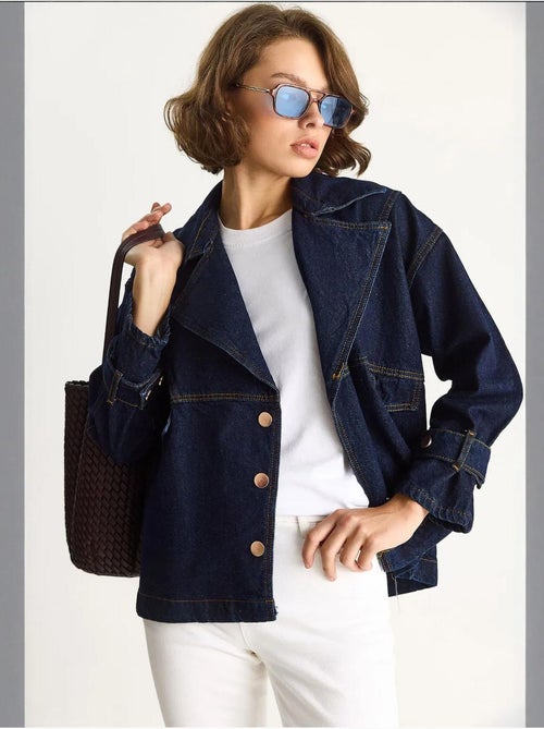 Veste boutonnée à col chemise en jean lucci - Kiabi Veste boutonnée à col chemise en jean lucci - Kiabi