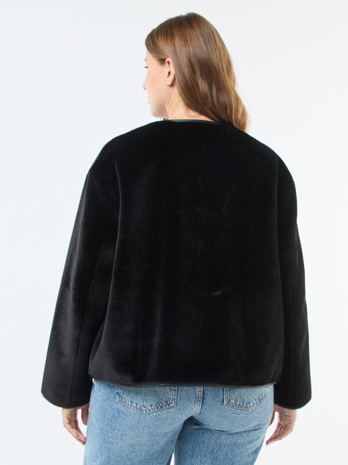 Veste courte en fausse fourrure - Kiabi