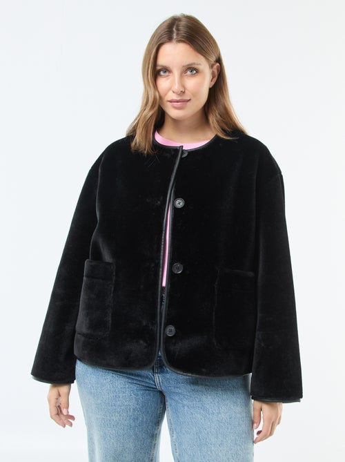 Veste courte en fausse fourrure - Kiabi