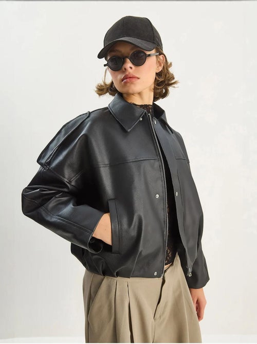 Veste courte oversize en similicuir avec fermeture éclair lucci - Kiabi Veste courte oversize en similicuir avec fermeture éclair lucci - Kiabi