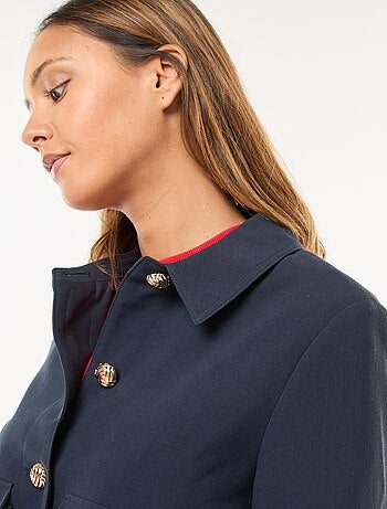 Veste de costume avec boutons dorés coupe courte