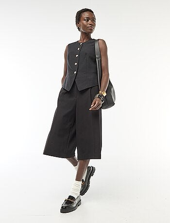 Veste de tailleur avec boutons dorés