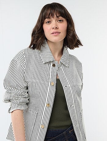 Veste denim courte avec 2 poches plaquées