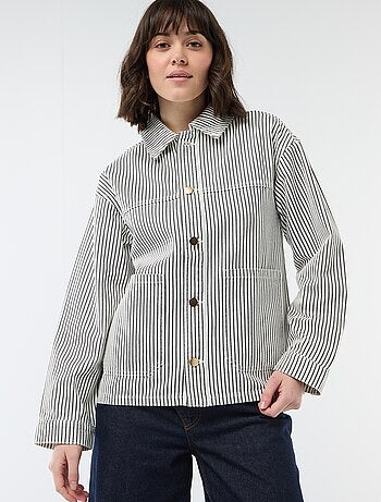 Veste denim courte avec 2 poches plaquées