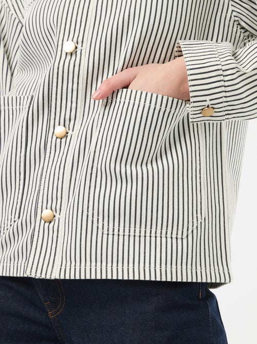 Veste denim courte avec 2 poches plaquées - Kiabi