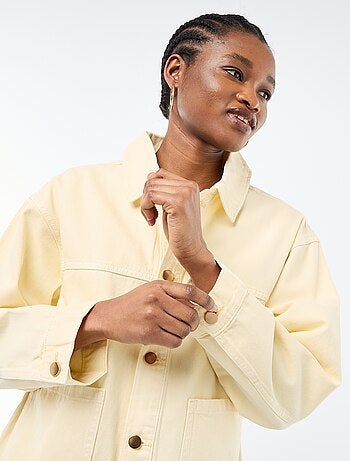 Veste denim courte avec 2 poches plaquées