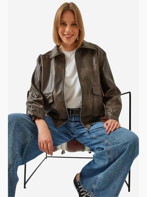 Veste en cuir vieilli à col chemise lucci - Kiabi Veste en cuir vieilli à col chemise lucci - Kiabi