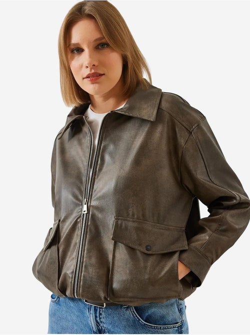 Veste en cuir vieilli à col chemise lucci - Kiabi Veste en cuir vieilli à col chemise lucci - Kiabi