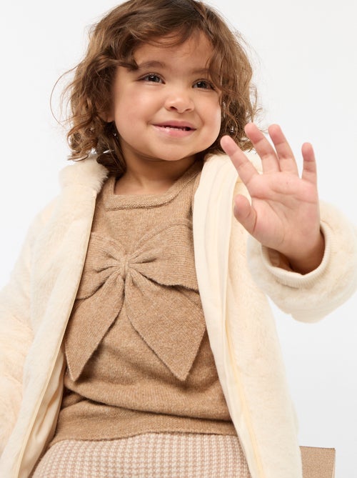 Veste en fausse fourrure à capuche - Kiabi