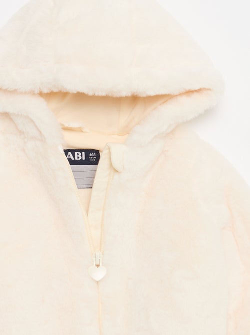 Veste en fausse fourrure à capuche - Kiabi