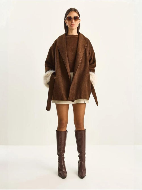 Veste en feutre oversize à col châle et poignets en fausse fourrure lucci - Kiabi Veste en feutre oversize à col châle et poignets en fausse fourrure lucci - Kiabi