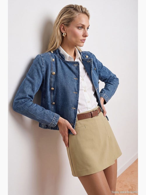 Veste en jean courte à boutons dorés dilvin - Kiabi