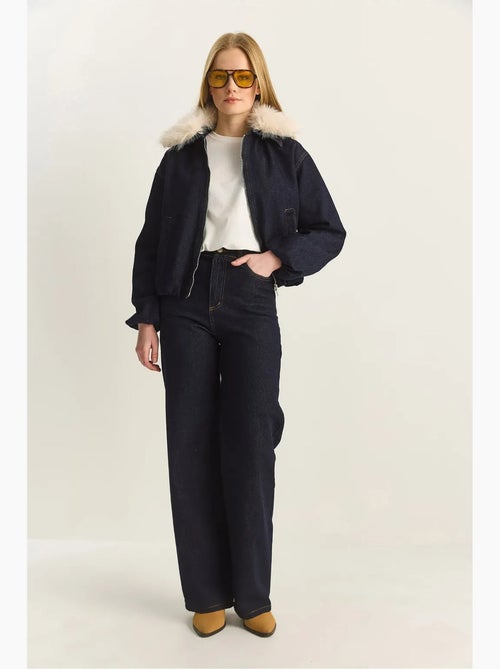 Veste en jean courte avec détails en fausse fourrure lucci - Kiabi Veste en jean courte avec détails en fausse fourrure lucci - Kiabi