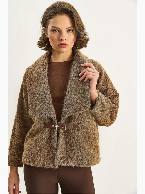 Veste en peluche boutonnée avec col. Lucci - Kiabi Veste en peluche boutonnée avec col. Lucci - Kiabi