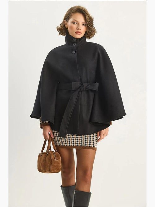 Veste longue texturée avec fermeture boutonnée lucci - Kiabi Veste longue texturée avec fermeture boutonnée lucci - Kiabi