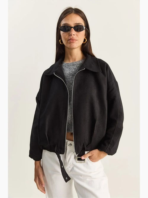 Veste oversize en similicuir avec fermeture éclair et poches lucci - Kiabi Veste oversize en similicuir avec fermeture éclair et poches lucci - Kiabi