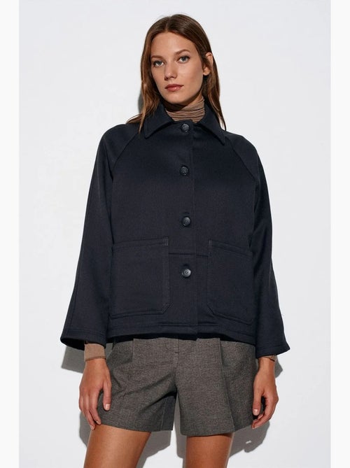 Veste oversize tissée effet peluche, boutonnée dilvin - Kiabi Veste oversize tissée effet peluche, boutonnée dilvin - Kiabi