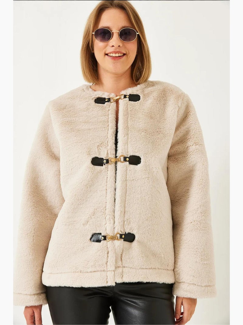 Veste sans col en fausse fourrure avec fermetures à brandebourg lucci Beige argile - Kiabi
