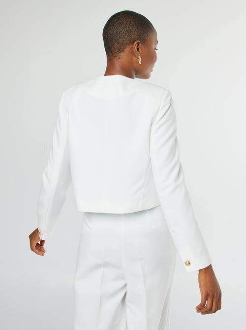 Veste tailleur coupe courte avec boutons dorés - Kiabi