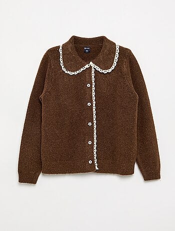 Vestje met fantasieknopen en Claudinekraag