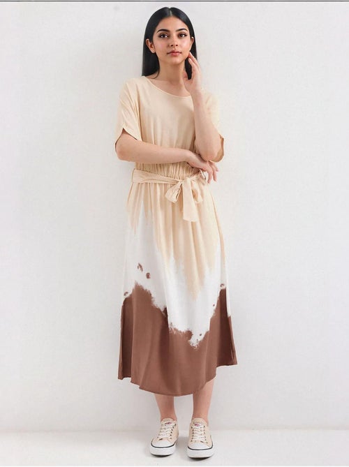 Viscose jurk met korte mouwen en patroon bdart - Kiabi Viscose jurk met korte mouwen en patroon bdart - Kiabi