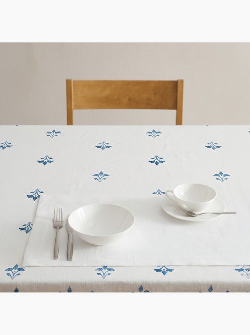 Vlekbestendig tafelkleed met mediterrane bloemenprint - Gamusi. - Kiabi Vlekbestendig tafelkleed met mediterrane bloemenprint - Gamusi. - Kiabi