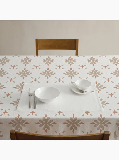 Vlekbestendig tafelkleed met mediterrane geometrische bloemenprint - Gamusi. - Kiabi Vlekbestendig tafelkleed met mediterrane geometrische bloemenprint - Gamusi. - Kiabi