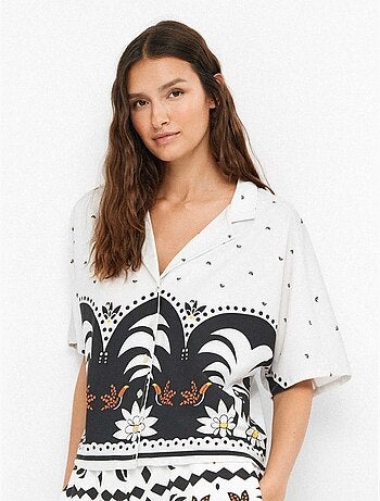 Vloeiende blouse met tropische print en japanse mouwen