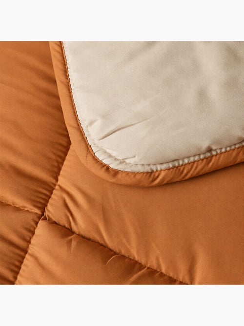 Warm tweekleurig microvezel dekbed 400 gr/m2 - Kiabi Warm tweekleurig microvezel dekbed 400 gr/m2 - Kiabi