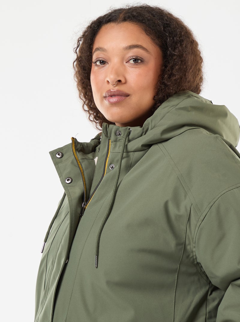 Waterafstotende parka met capuchon en imitatieschapenvacht Groen - Kiabi