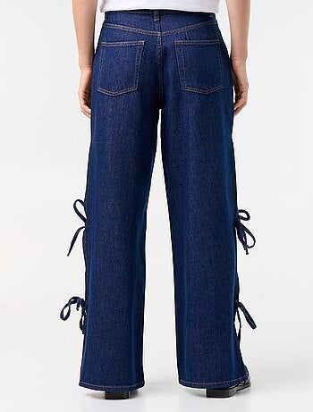 Wide leg-jeans met fantasievolle strikken aan de zoom
