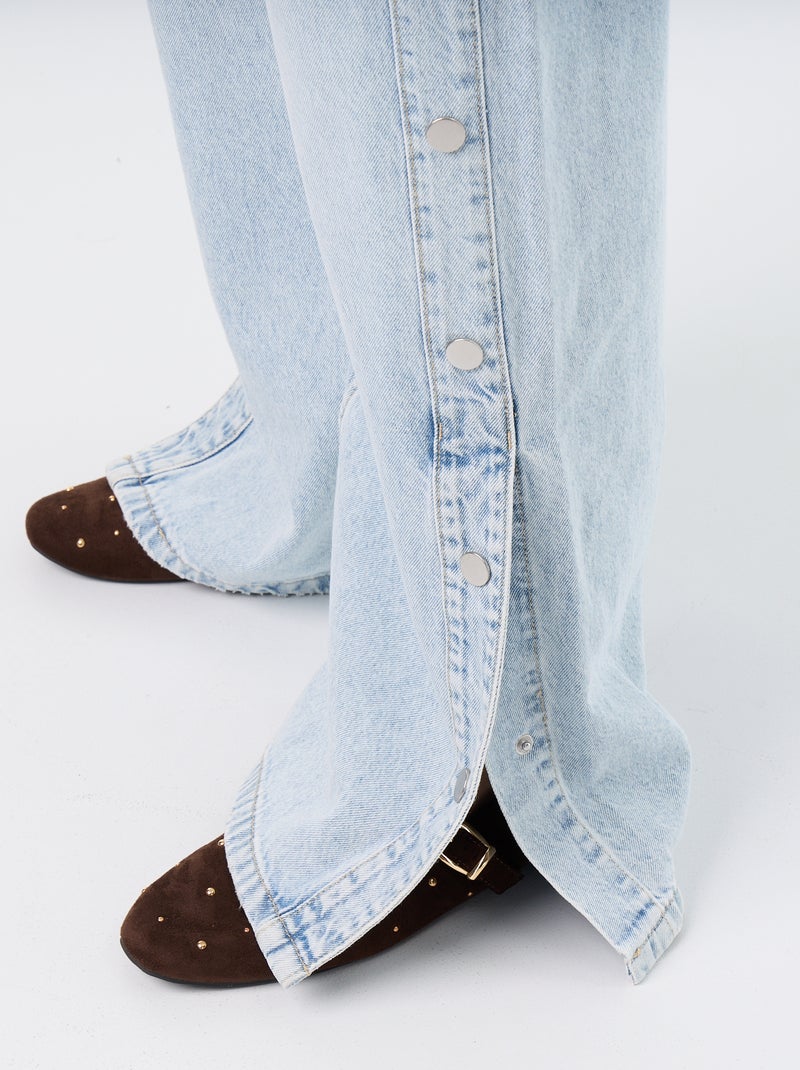 Wide leg jeans / wijde pasvorm met sierdrukknopen aan de zijkanten Blauw - Kiabi
