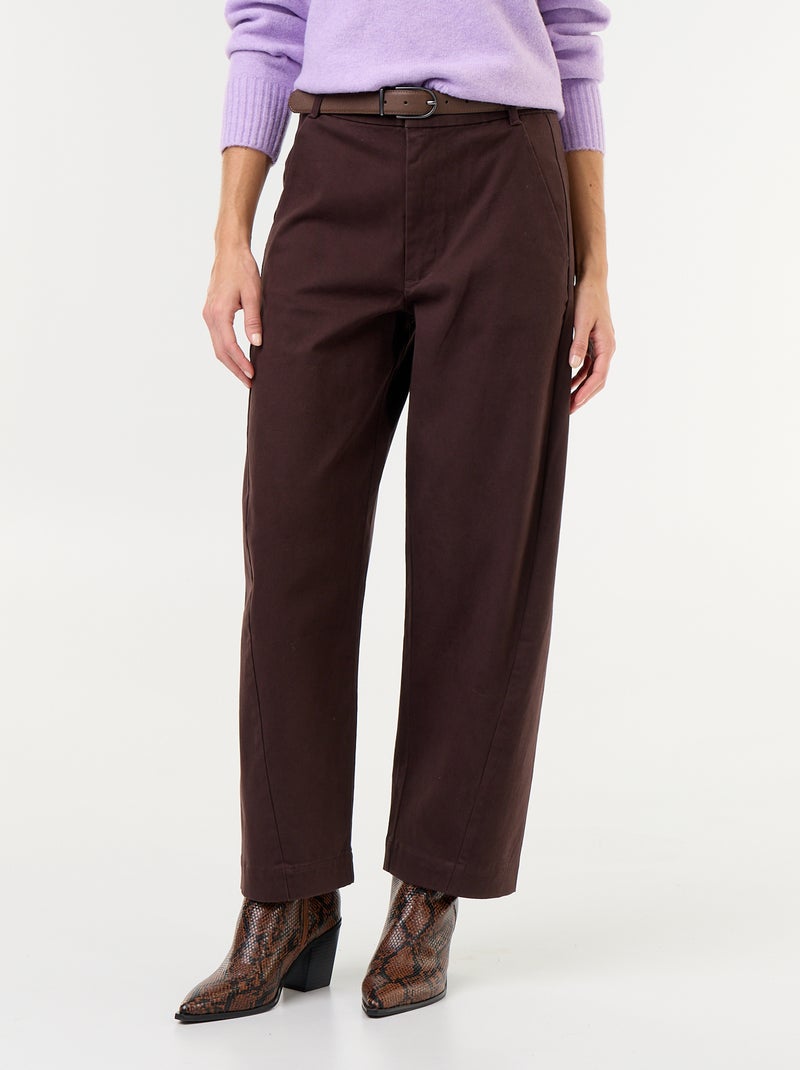 Wijd barrel-model pantalon met imitatielederen riem Bruin - Kiabi