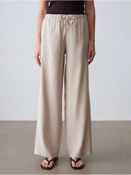 Wijde broek met elastische taille en trekkoord dilvin - Kiabi Wijde broek met elastische taille en trekkoord dilvin - Kiabi