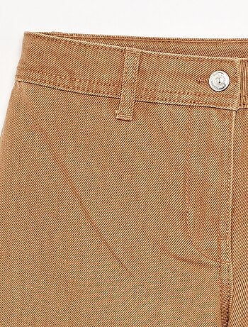 Wijde broek met geborduurde bloemen