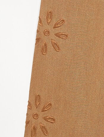 Wijde broek met geborduurde bloemen