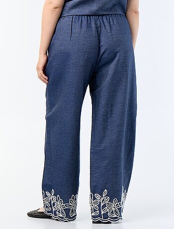 Wijde broek met geborduurde motieven