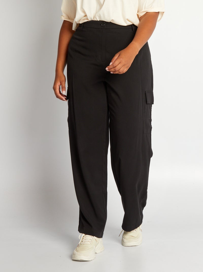 Wijde broek met wijde pijpen en 4 zakken - zwart - Grote Maten - Dame - 22.00 Wijde broek met wijde pijpen en 4 zakken - zwart - Grote Maten - Dame - 22.00