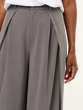 Wijde broek met hoge taille en plooien