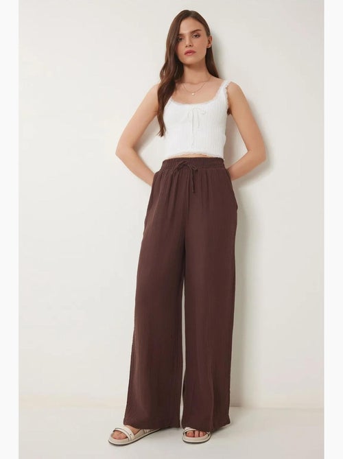 Wijde broek met trekkoord in de taille en biesdetail istanbul - Kiabi Wijde broek met trekkoord in de taille en biesdetail istanbul - Kiabi