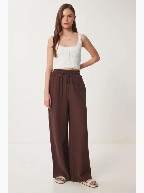Wijde broek met trekkoord in de taille en biesdetail istanbul - Kiabi Wijde broek met trekkoord in de taille en biesdetail istanbul - Kiabi