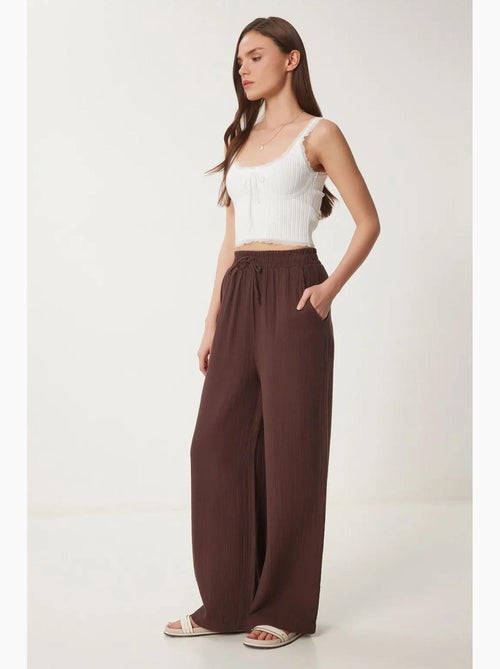 Wijde broek met trekkoord in de taille en biesdetail istanbul - Kiabi Wijde broek met trekkoord in de taille en biesdetail istanbul - Kiabi