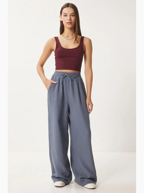 Wijde broek met trekkoord in de taille en biesdetail istanbul - Kiabi Wijde broek met trekkoord in de taille en biesdetail istanbul - Kiabi